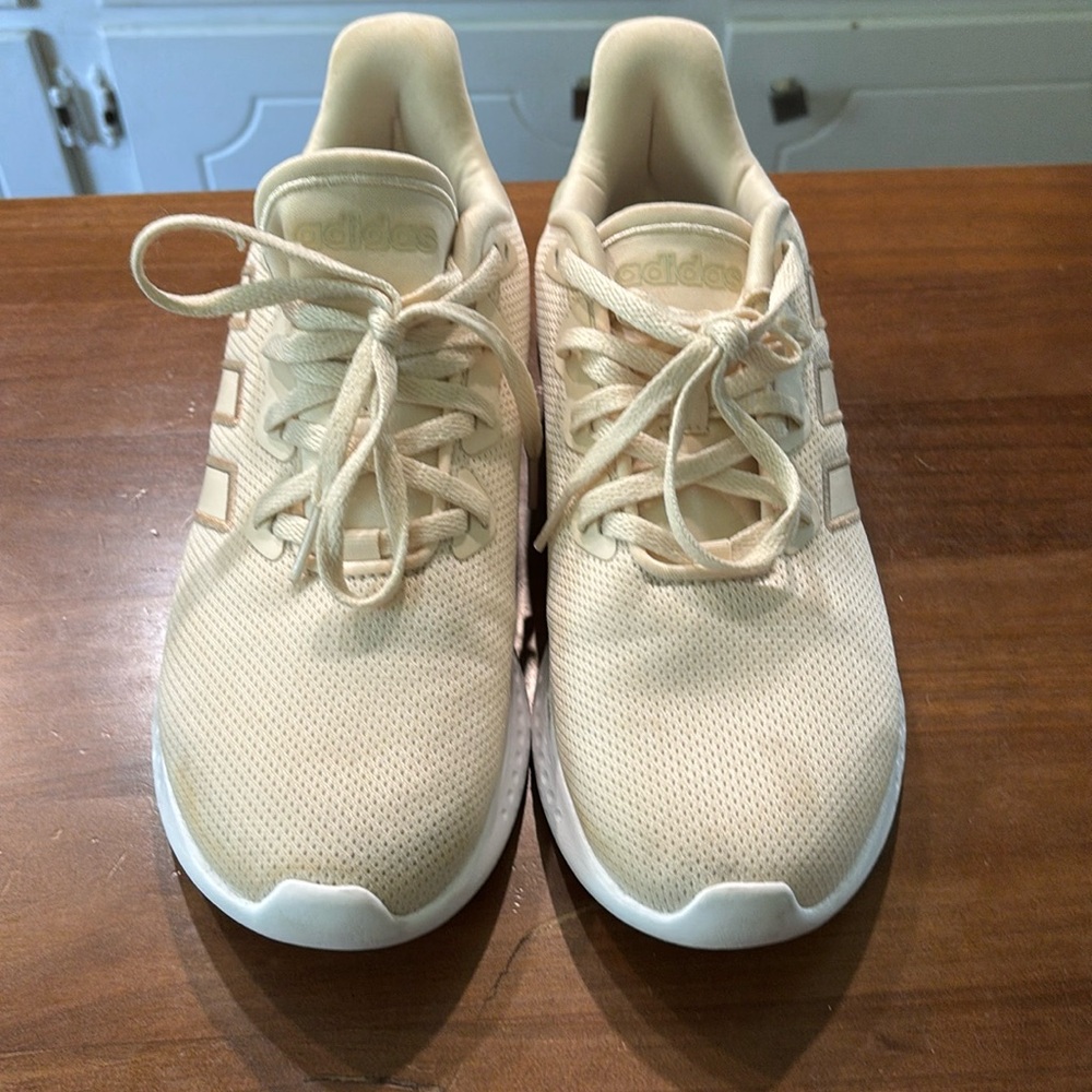 Adidas sneakers cloud foam size 8 1/2